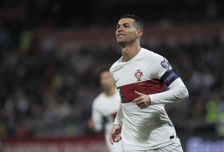 Ronaldo bùng nổ, Bồ Đào Nha tiếp tục thống trị vòng loại Euro 2024