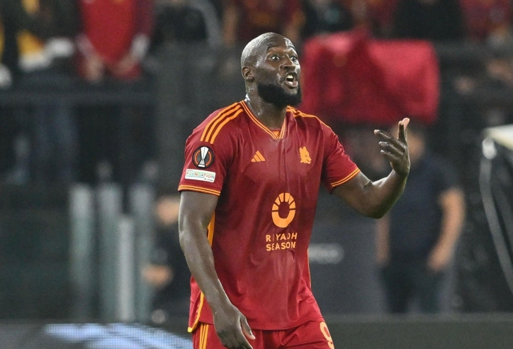 Mới đưa Roma lên đỉnh, Lukaku gặp ngay làn sóng phẫn nộ chưa từng có