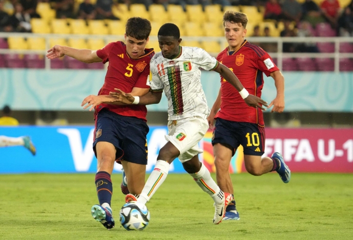 Bước ngoặt thẻ đỏ, Tây Ban Nha chiếm xong ngôi đầu bảng U17 World Cup