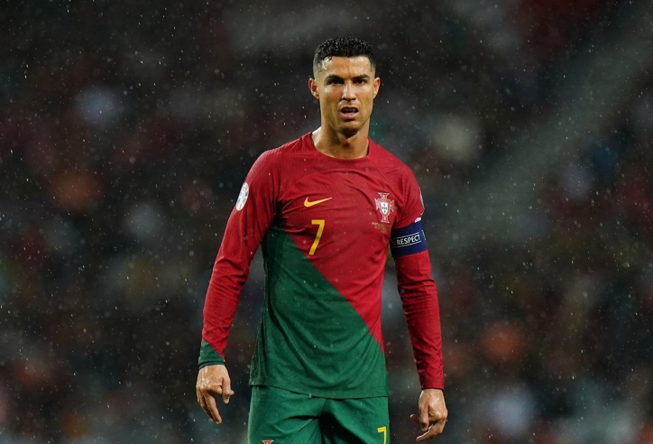 HLV Bồ Đào Nha không dồn lực hỗ trợ Ronaldo đoạt danh hiệu cao quý