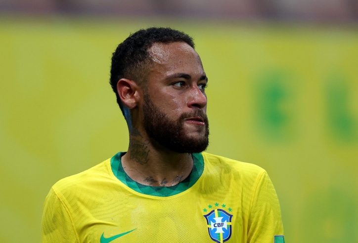 Neymar hứng chịu chỉ trích vì giúp Dani Alves 'chạy án'