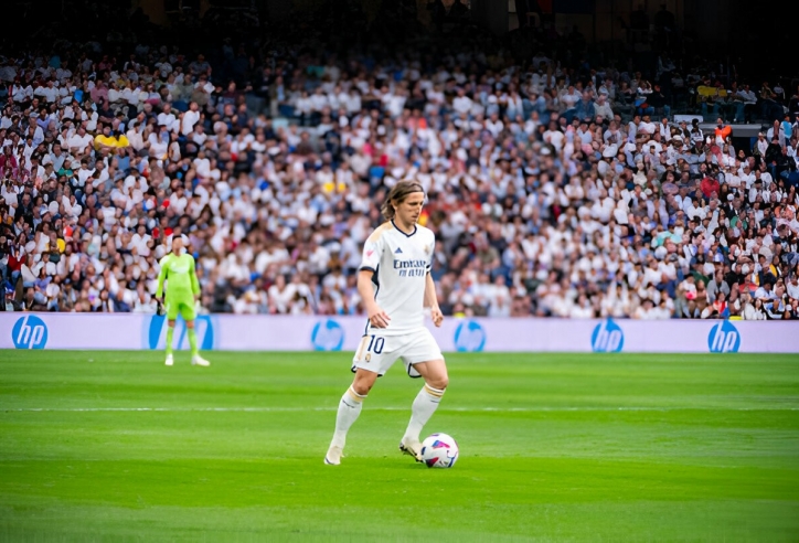 Luka Modric lập kỷ lục trong ngày Real 'vùi dập' Cadiz