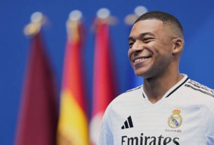 Mbappe đăng ảnh khoác áo Real, thể hiện niềm hạnh phúc