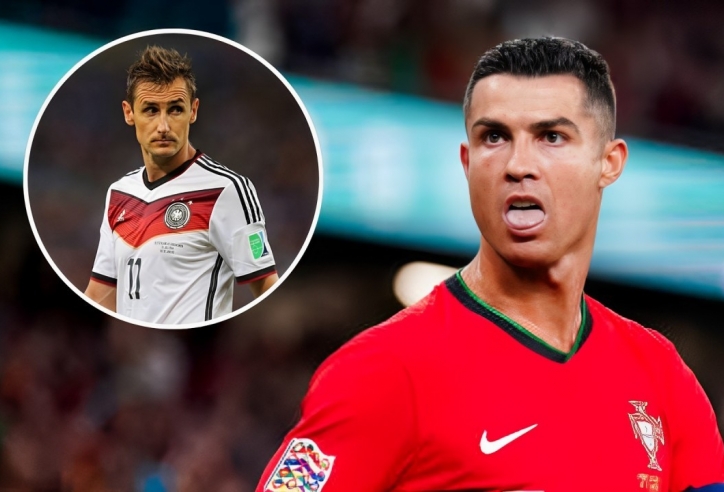 Ronaldo hóa 'cỗ máy ghi bàn' tuổi 30, khiến kỷ lục gia World Cup bẽ mặt