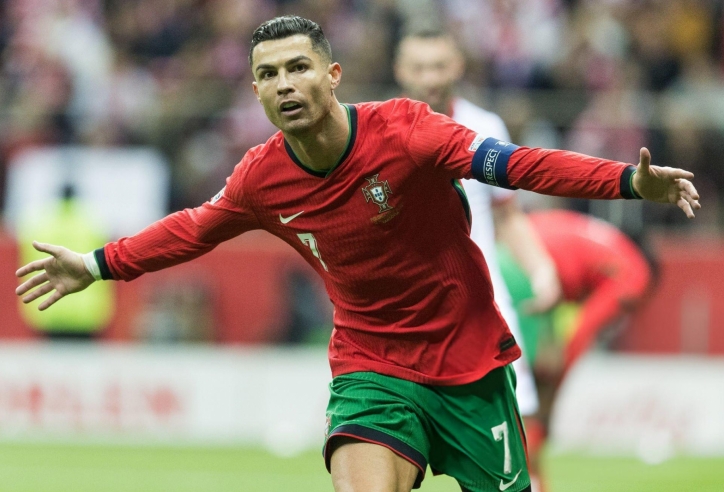 Ronaldo nổ súng, Bồ Đào Nha dễ dàng đè bẹp Ba Lan