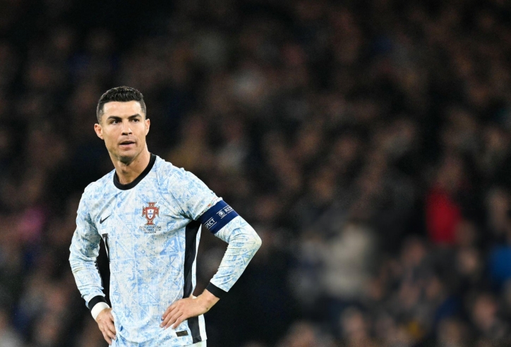 Ronaldo bị chỉ trích 'kìm hãm' tuyển Bồ Đào Nha