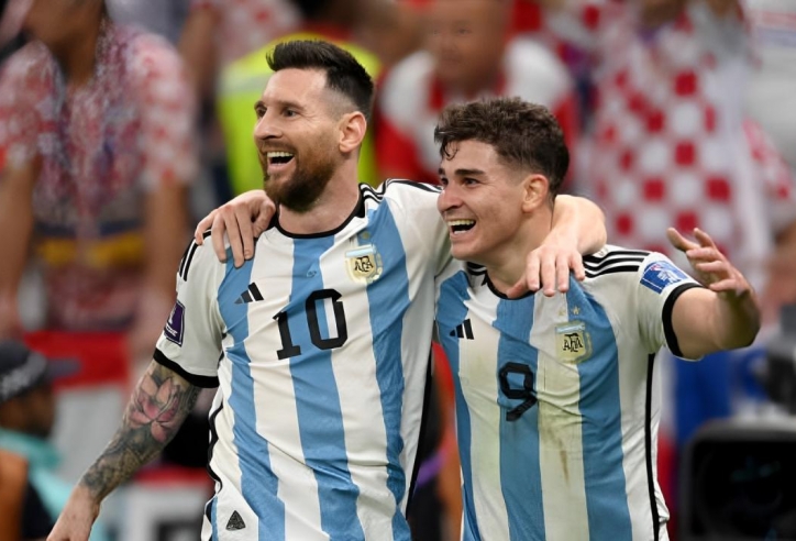 Messi chạm bóng 2 lần như Alvarez tại World Cup 2022? Được công nhận