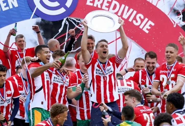Ajax sa sút bất ngờ, PSV vô địch Eredivisie đầy kịch tính