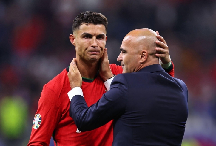 HLV Bồ Đào Nha nói thẳng khả năng ra sân của Ronaldo