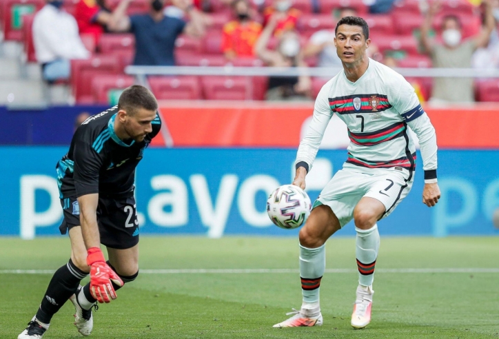 Unai Simon mong mỏi 1 điều từ Ronaldo ở chung kết Nations League