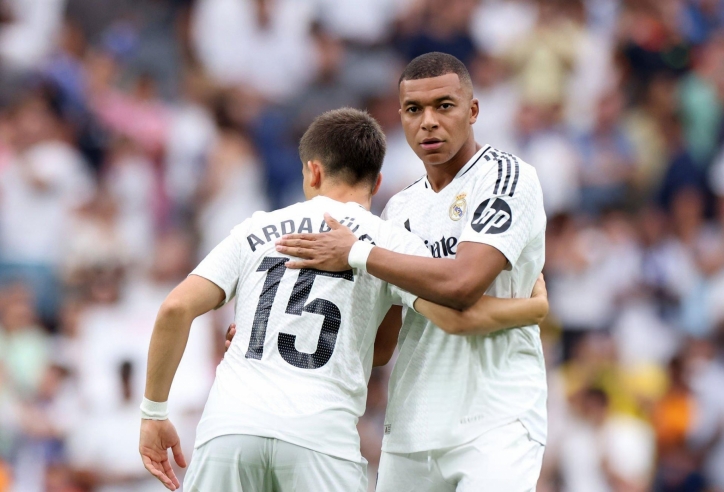 Mbappe cạnh tranh áo số 10 với đồng đội tại Real