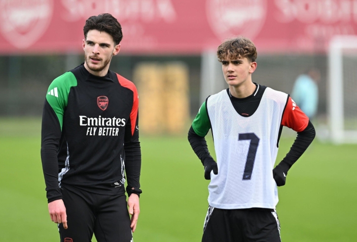 Arsenal cấm 1 ngôi sao vào phòng thay đồ vì lý do khó tin