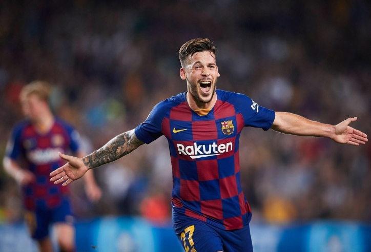 Cựu sao Barca nhập viện vì bị chó cắn vào... 'chỗ hiểm'