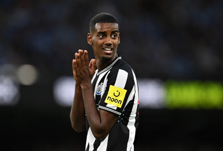 Alexander Isak ra phán quyết về tương lai