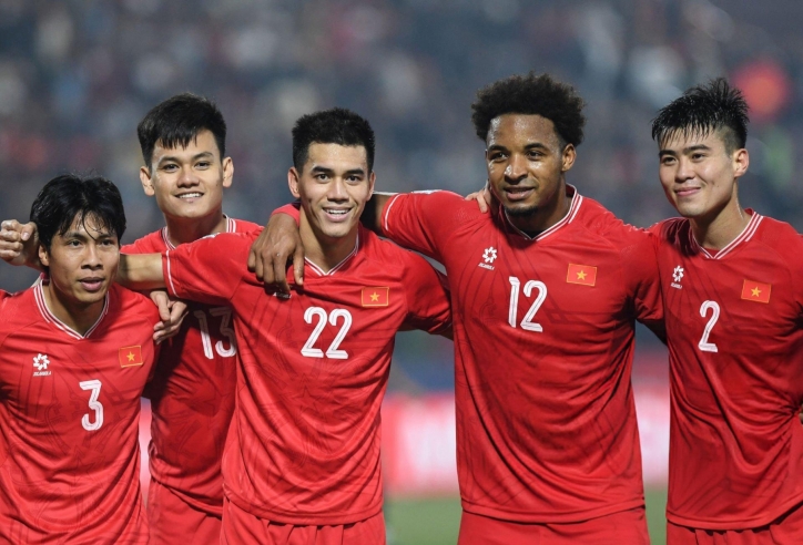 FIFA bất ngờ 'gọi tên' bóng đá Việt Nam