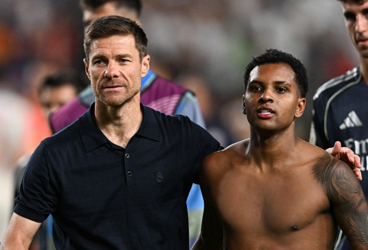 HLV Alonso ra phán quyết về tương lai Rodrygo