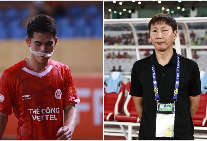 Đội trưởng U23 Việt Nam chấn thương, phải rời sân để cấp cứu