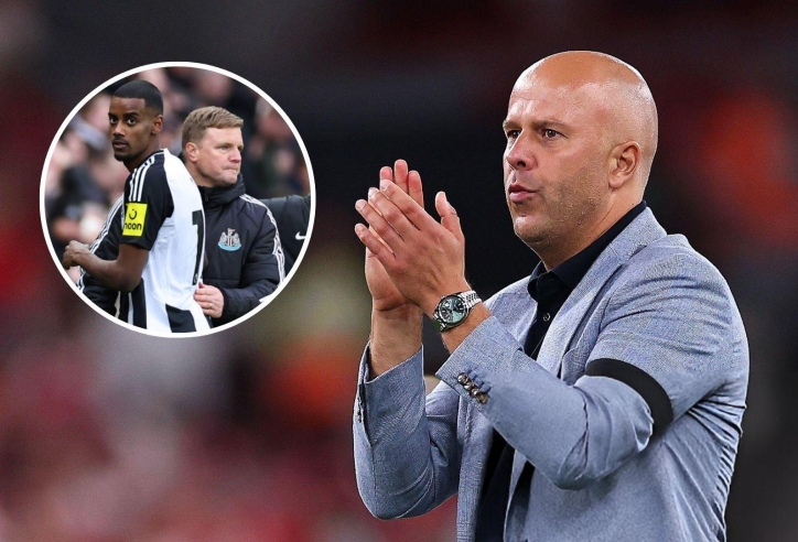 Slot: 'Tôi không phải thông cảm cho HLV Newcastle vì Isak'