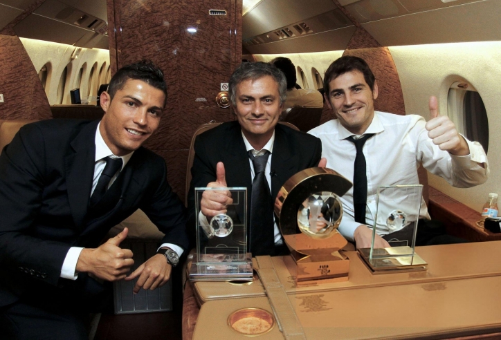 Gạt bỏ Ronaldo, Mourinho nêu tên 3 cầu thủ vĩ đại nhất