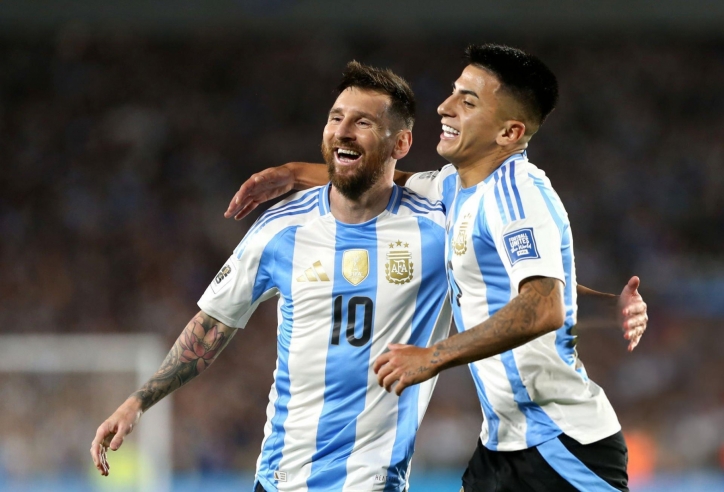 Mất top 1, Messi cùng Argentina vẫn lập kỷ lục FIFA