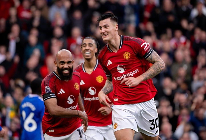 Tiền đạo cao 1m95 báo tin không thể vui hơn tới MU