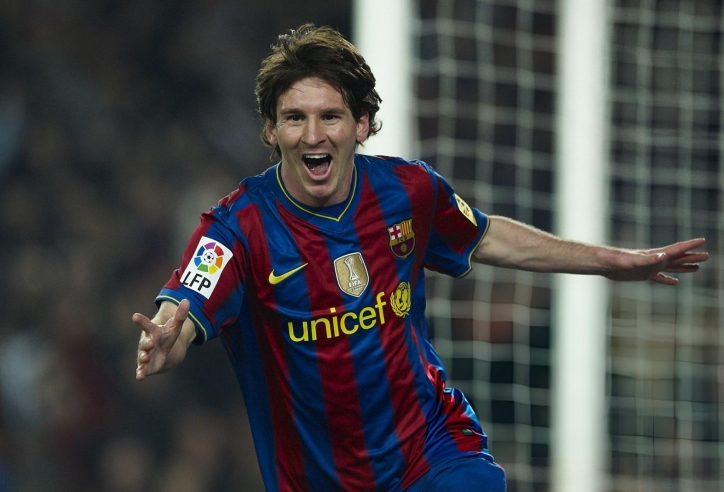 Messi trở lại Barca, giúp CLB vô địch Champions League sau 11 năm