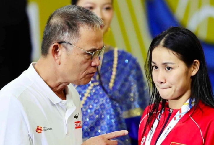 Giành HCB SEA Games, 'mỹ nhân bơi lội' rơi lệ sau câu nói của lãnh đạo