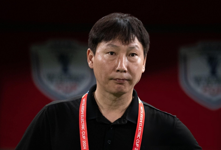 Báo Hàn Quốc gọi HLV Kim Sang Sik là 'cơn sốt' trước chung kết SEA Games