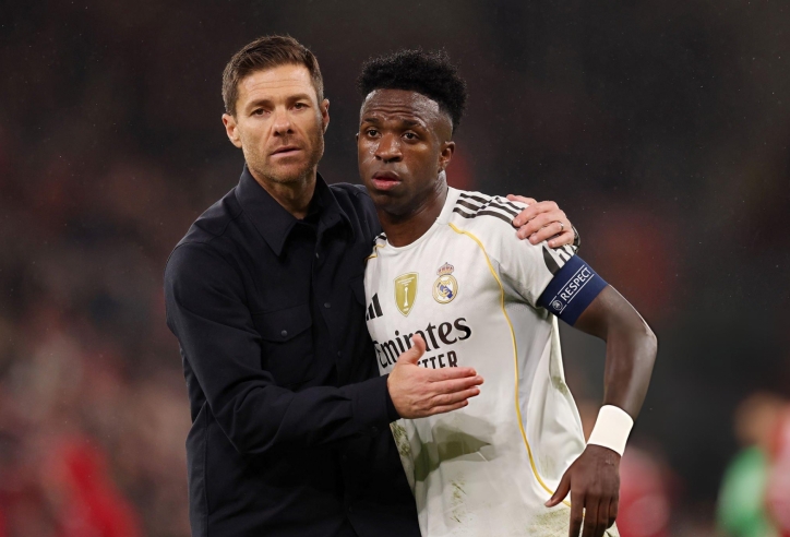 Xabi Alonso có động thái bất ngờ với Vinicius