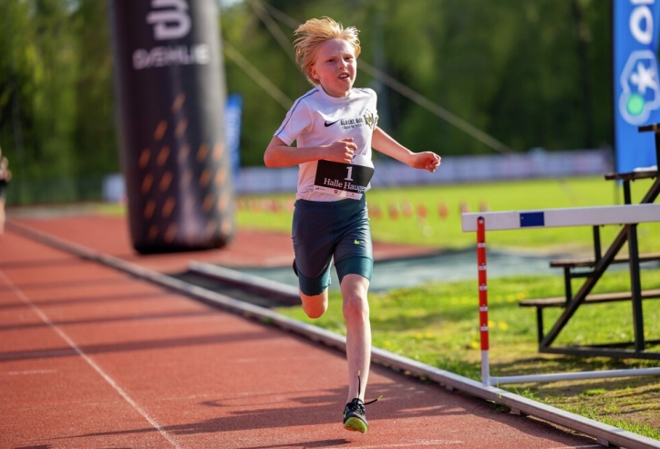 Chấn động: Thần đồng 12 tuổi Na Uy vừa xác lập kỉ lục chạy bộ mới