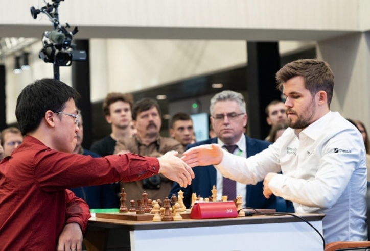 Tin thể thao 19/11: Quang Liêm thua đáng tiếc trước Vua cờ Carlsen