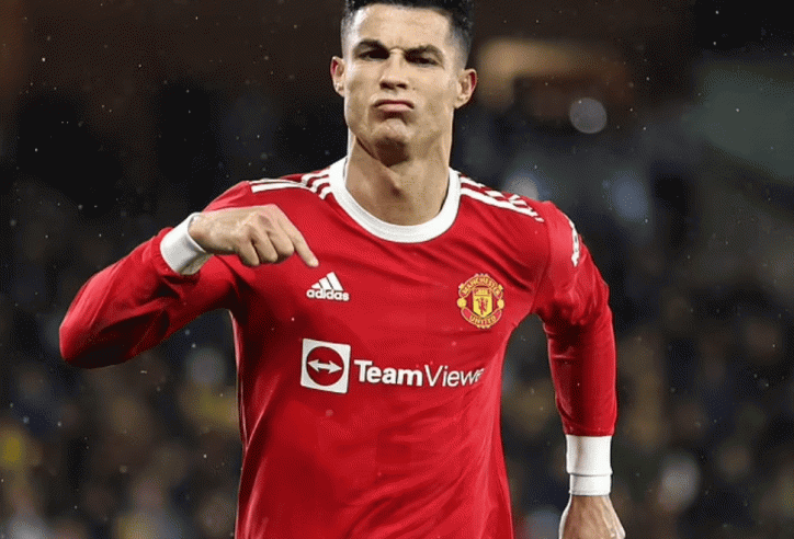Evra: “Chỉ có những người ghen tị mới chỉ trích Ronaldo”