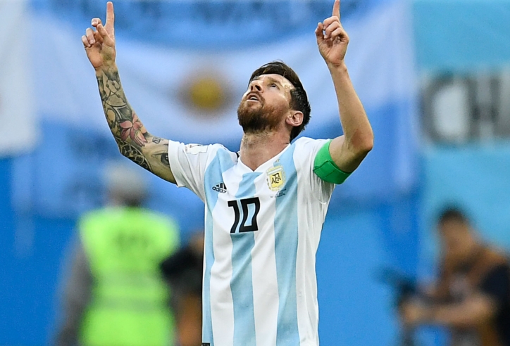 Lừa đối phương ngã ngào, Messi ghi bàn tiệm cận kỷ lục 'Vua bóng đá'