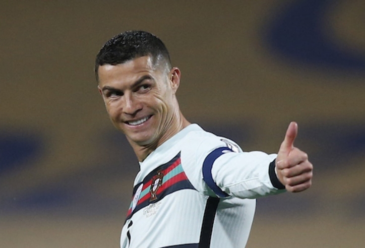 Ronaldo chốt lương 'khủng' và thời hạn hợp đồng với ‘gã khổng lồ’