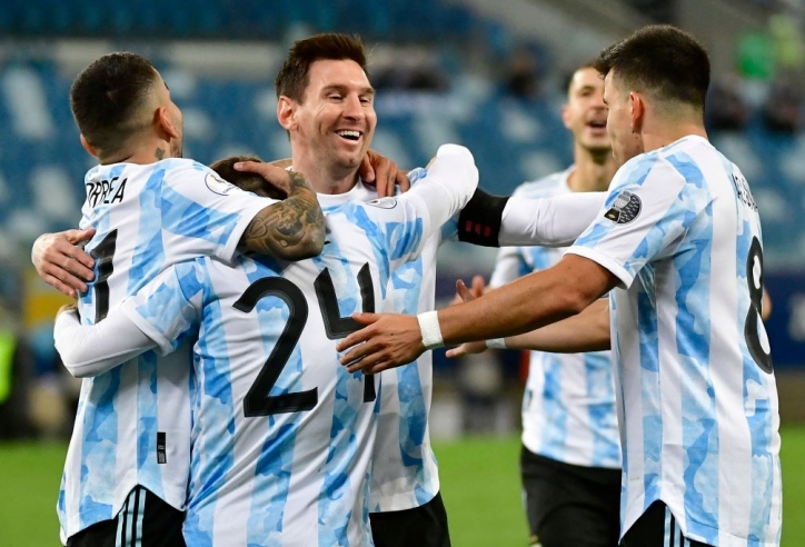 Messi tỏa sáng rực rỡ, Argentina đi tiếp với ngôi đầu bảng A