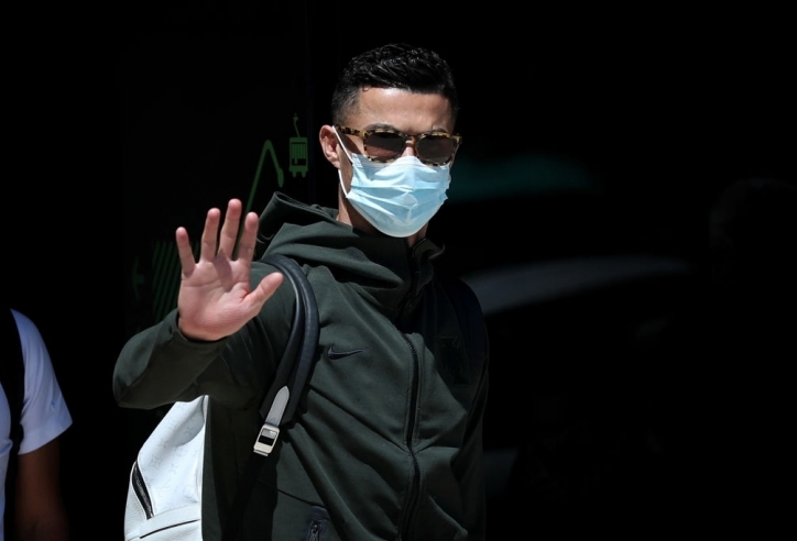 Ronaldo chính thức có mặt, chuẩn bị kiểm tra y tế và ký HĐ với ông lớn
