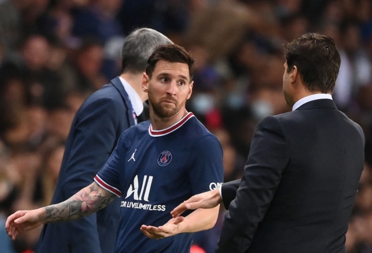 Messi có thái độ lồi lõm với HLV Pochettino, PSG lục đục nội bộ?