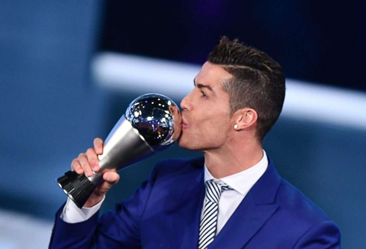 Ronaldo đánh bại Messi và Pele, được vinh danh vĩ đại nhất lịch sử