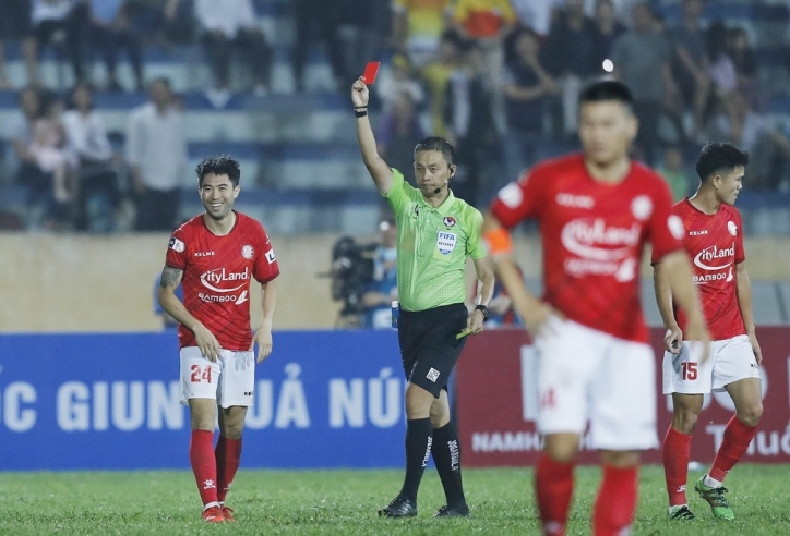 Lee Nguyễn nhận nhiều thẻ đỏ nhất khi đá ở V-League