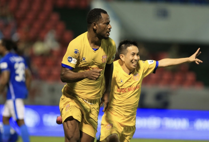 VIDEO: Cầu thủ Nam Định phối hợp tiki-taka như Barca trước khi ghi bàn