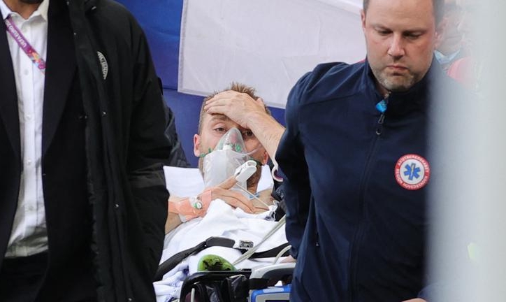 Bác sĩ tiết lộ khoảnh khắc 30 giây Eriksen quay trở lại sau cơn đột quỵ