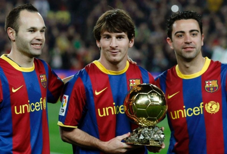 Xavi và Iniesta 'đau đớn' khi Messi khoác áo PSG