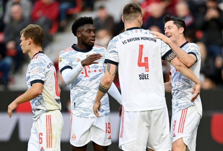Bayern lên ngôi đầu Bundesliga bằng hiệp đấu hủy diệt