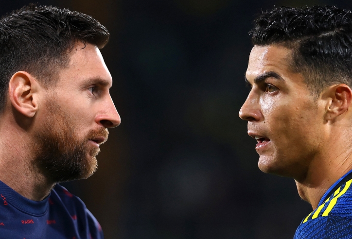 Báo Anh gọi tên cầu thủ vĩ đại nhất lịch sử, Messi - Ronaldo tiếp tục gây tranh cãi
