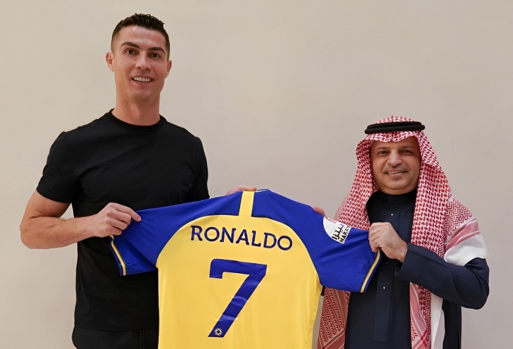 CHÍNH THỨC: Ronaldo gia nhập Al Nassr, nhận mức lương kỷ lục