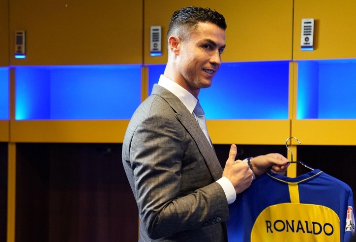 Vừa bị FA phạt nặng, Ronaldo tiếp tục bị 'vận rủi' đeo bám tại Al Nassr