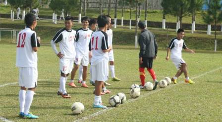 Cúp Tứ hùng 2014: ĐT U19 Việt Nam được tập luyện trên sân Pleiku