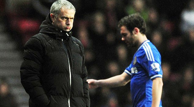 Nổi cáu, Juan Mata không thèm bắt tay Mourinho