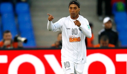 Ronaldinho đồng ý trở lại châu Âu thi đấu
