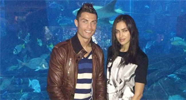 C. Ronaldo kết thúc đợt “xả hơi” bên bạn gái và con trai